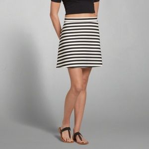 🆕Abercrombie black white stripes skater skirt S NEW